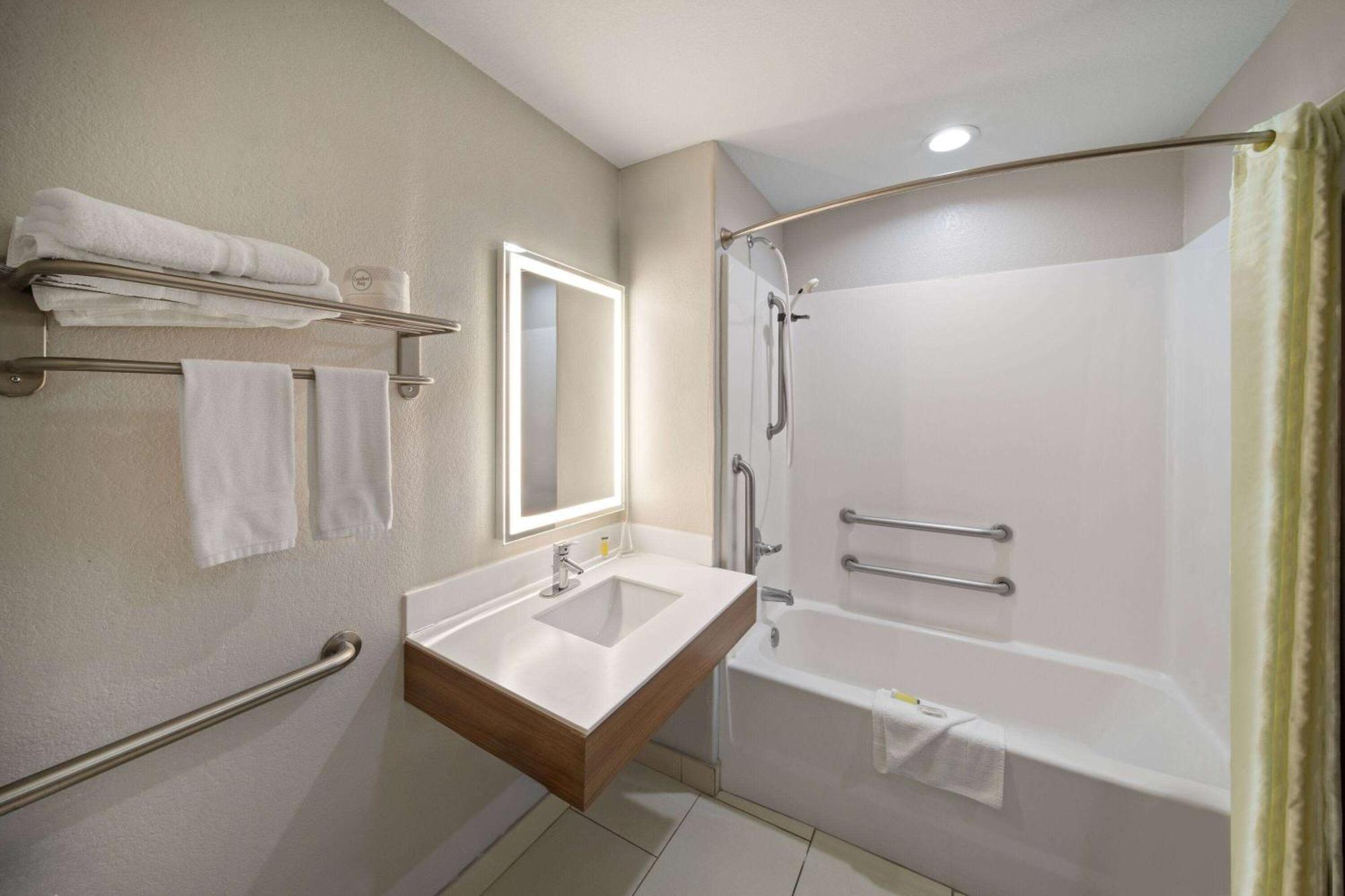 Microtel Inn & Suites By Wyndham Buda Austin South Exterior foto