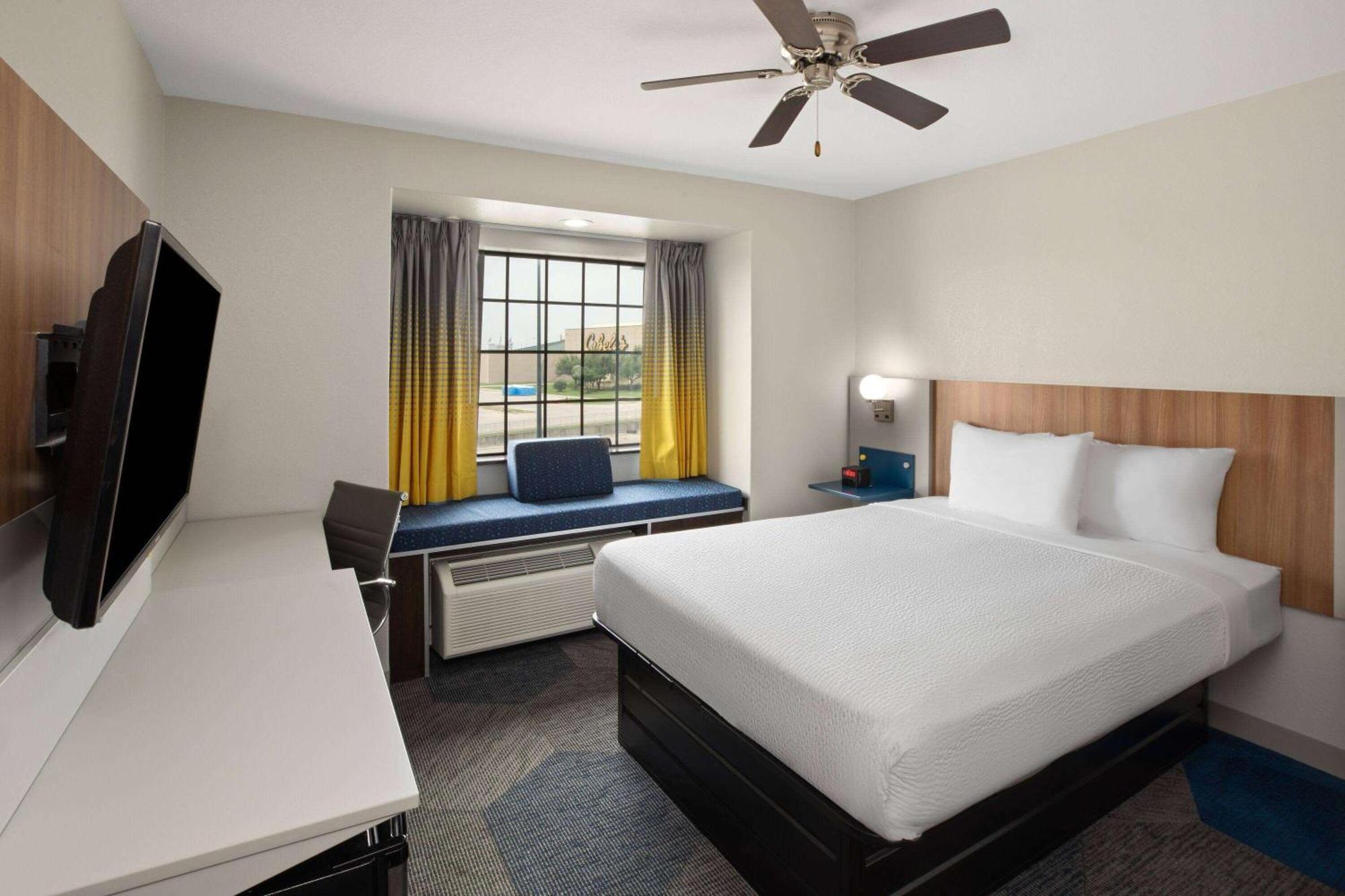 Microtel Inn & Suites By Wyndham Buda Austin South Exterior foto